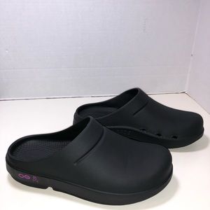 OOFOS Ooocloog Women Black Pink Cure Clog